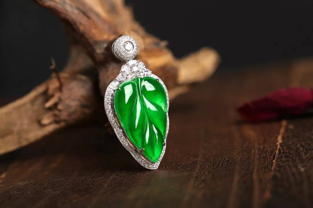 叶子赋予翡翠新的意义，而翡翠给了叶子永恒！  第2张