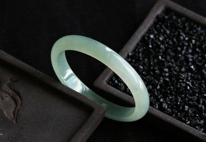 戒指、手镯和如意，哪些翡翠饰品和中式婚礼更搭？  第11张