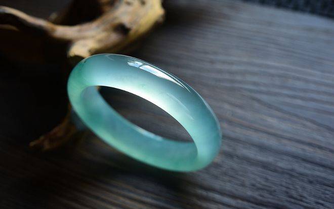 戒指、手镯和如意，哪些翡翠饰品和中式婚礼更搭？  第9张