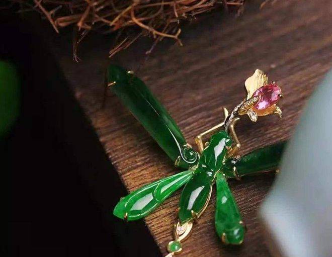 戒指、手镯和如意，哪些翡翠饰品和中式婚礼更搭？  第23张