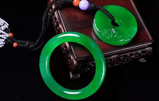 怎么正确盘翡翠？不懂的人还在这样做，学到了  第2张