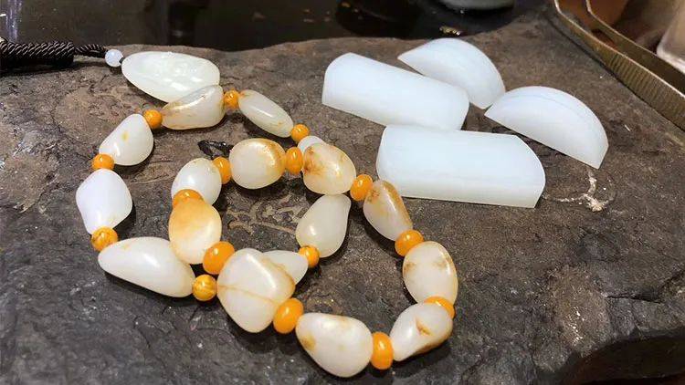 和田玉原石与成品哪个更适合收藏  第2张