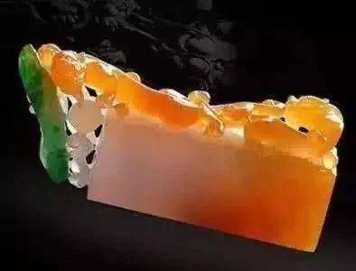 经雕刻后的多彩翡翠成品惊艳翡翠界，价值无法评估  第7张