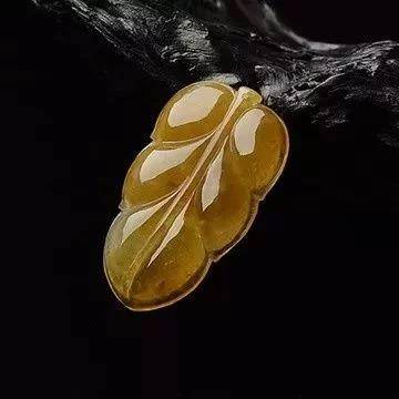 经雕刻后的多彩翡翠成品惊艳翡翠界，价值无法评估  第13张