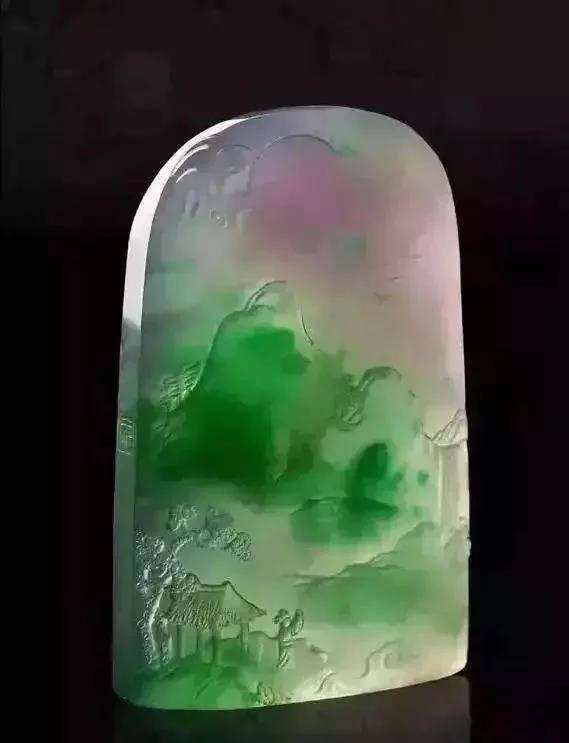 经雕刻后的多彩翡翠成品惊艳翡翠界，价值无法评估  第11张