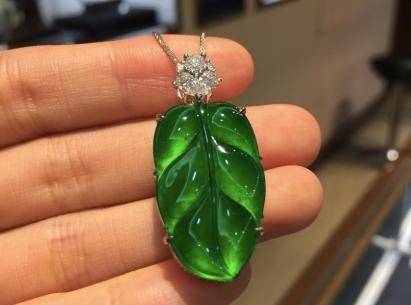 帝王绿翡翠为何如此珍贵？我可以从市场上买到便宜的帝王绿翡翠吗？  第5张