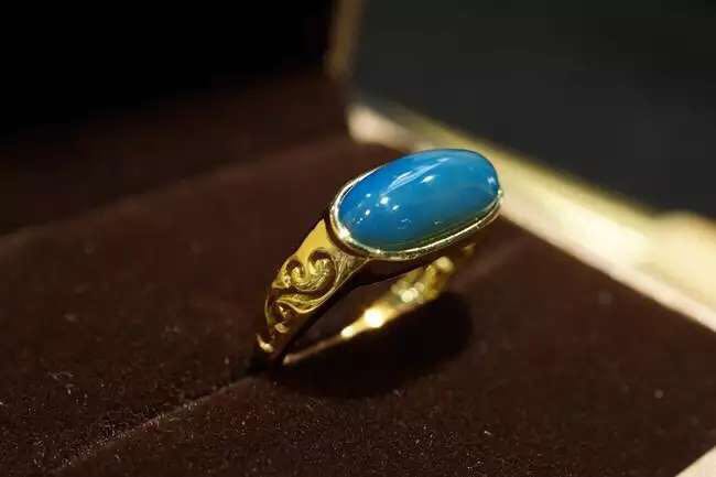 多米尼加蓝珀：颜色不同价格相差几条街  第2张