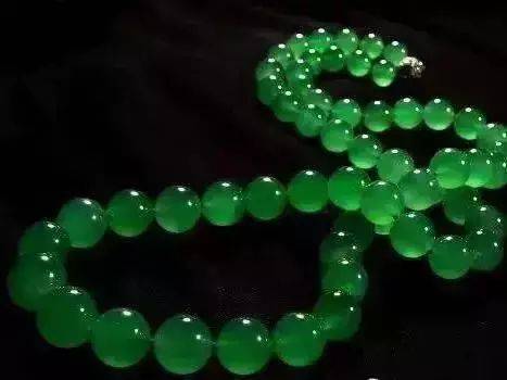 为何翡翠珠链的价格普遍要高，看完你就明白了  第9张