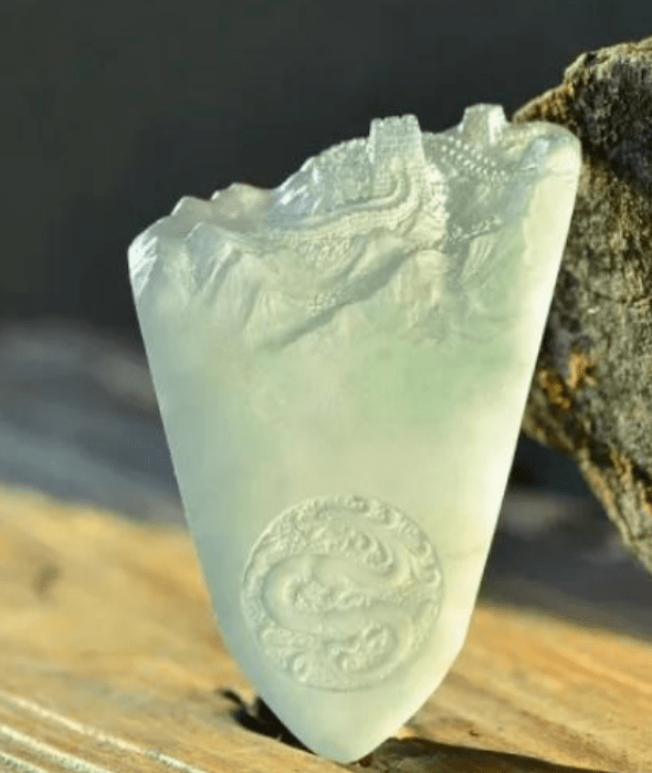 满工和留白风格大不相同，哪种玉雕更受欢迎？  第9张