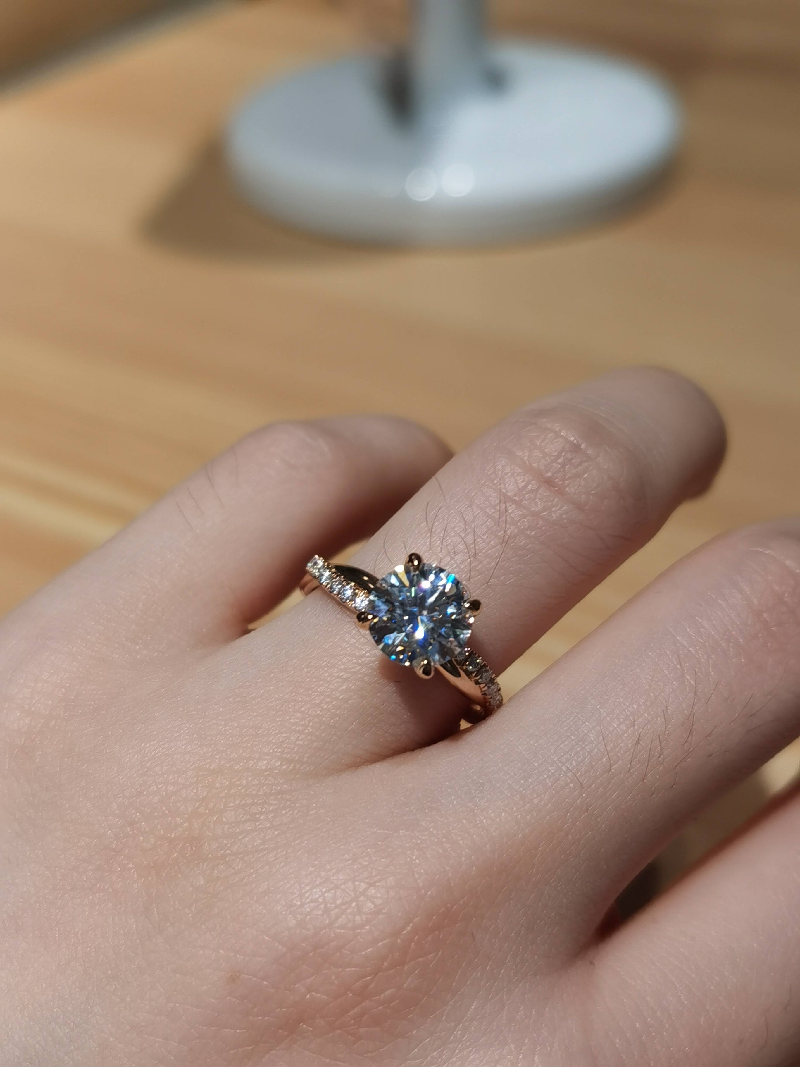 珠宝小达人带你了解莫桑钻一克拉价格  第3张