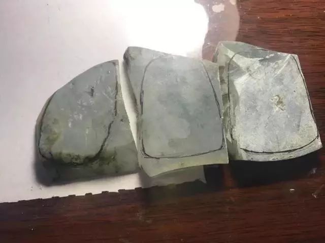 市场6万6入手一块翡翠原石，想不到出货竟令人意想不到！  第5张