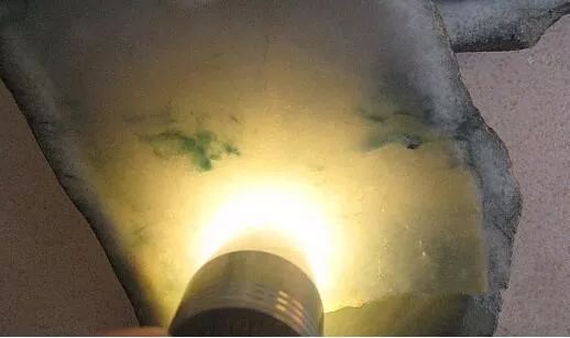 市场6万6入手一块翡翠原石，想不到出货竟令人意想不到！  第4张