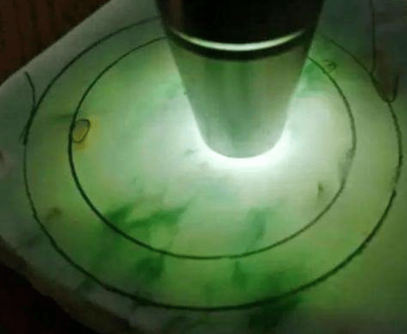 宁买一线，不买一片，翡翠原石切出一线天到底有多值钱  第4张