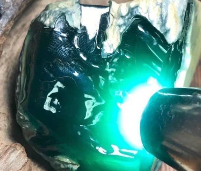 危地马拉的蓝水料是翡翠吗？  第5张