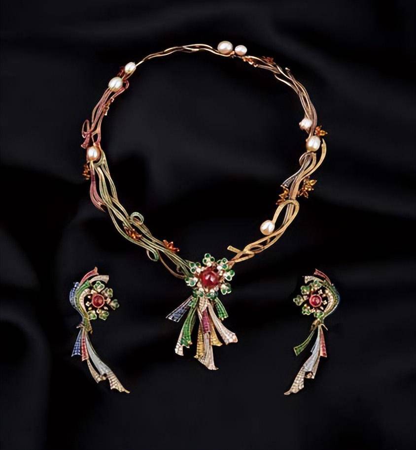 这些珠宝首饰的搭配原则，你需要了解，不然就会弄巧成拙  第3张