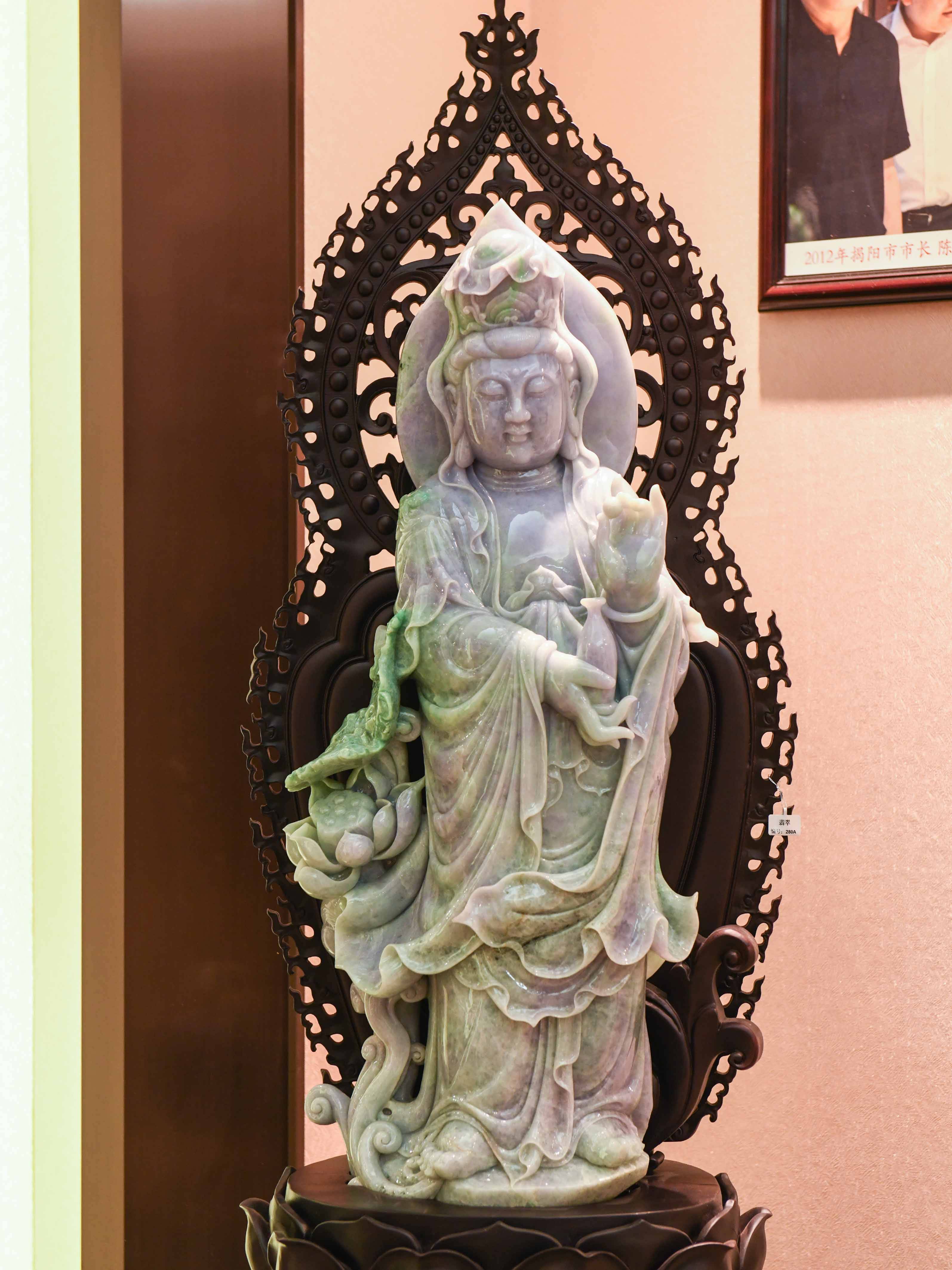 揭阳有个村庄，号称“亚洲玉都”，一套“疯狂的石头”售价6800万  第2张