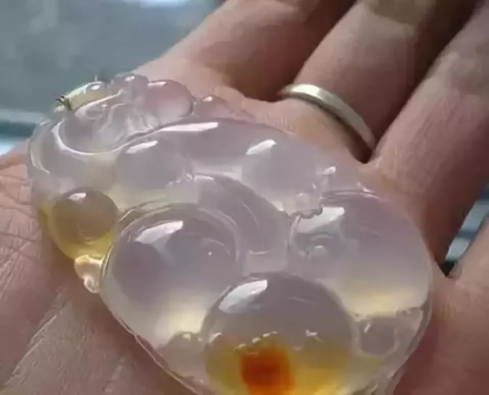 极品玻璃种翡翠，花700块就能买到？知道真相后你可千万别晕倒！  第2张