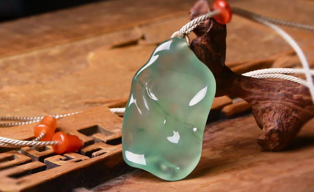 什么叫翡翠雕刻精品？  第6张