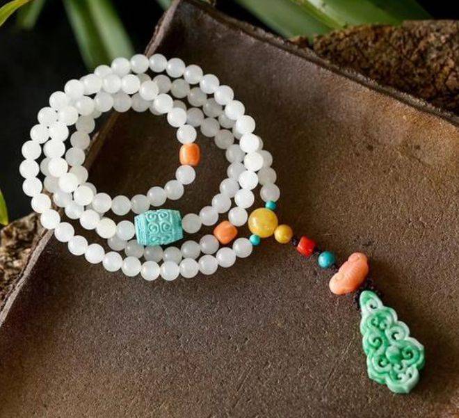 都知道翡翠是“玉石之王”，但这个称号的真实来历却是这首诗！  第3张