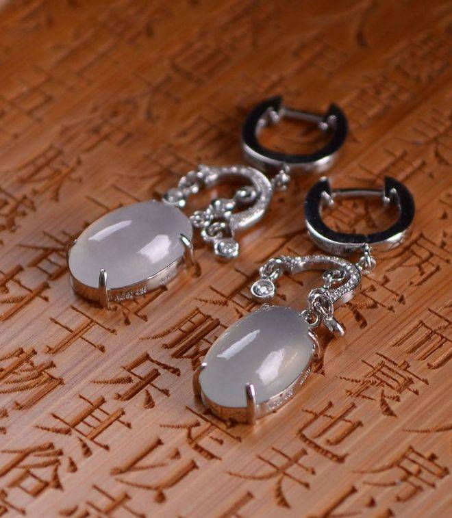 都知道翡翠是“玉石之王”，但这个称号的真实来历却是这首诗！  第9张