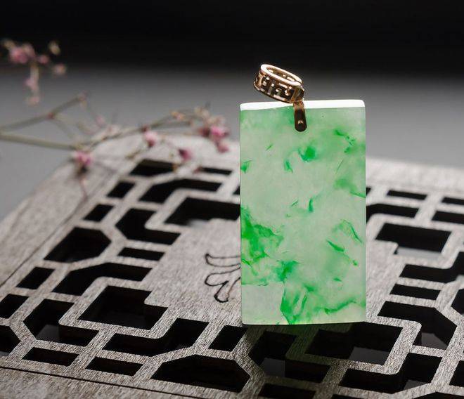 都知道翡翠是“玉石之王”，但这个称号的真实来历却是这首诗！  第10张