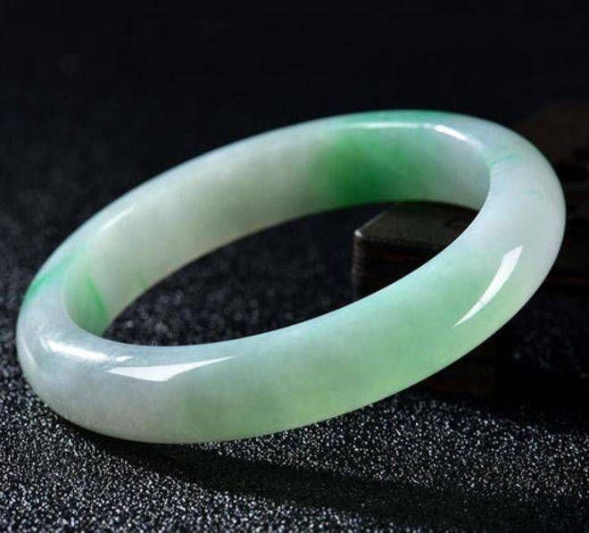 都知道翡翠是“玉石之王”，但这个称号的真实来历却是这首诗！  第23张