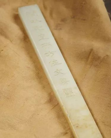 明代祖传玉镯只值几百块原料还是四大名玉之一，岫玉竟这么不值钱  第7张