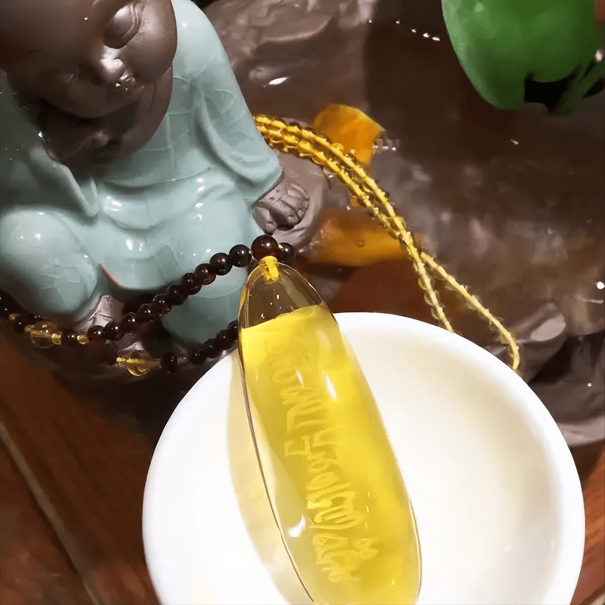 蜜蜡比琥珀，价格一定是贵吗？  第4张