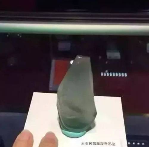 净重55g价值1500万！这件翡翠观音有点贵  第2张