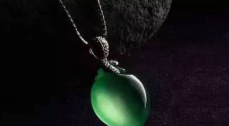 净重55g价值1500万！这件翡翠观音有点贵  第12张