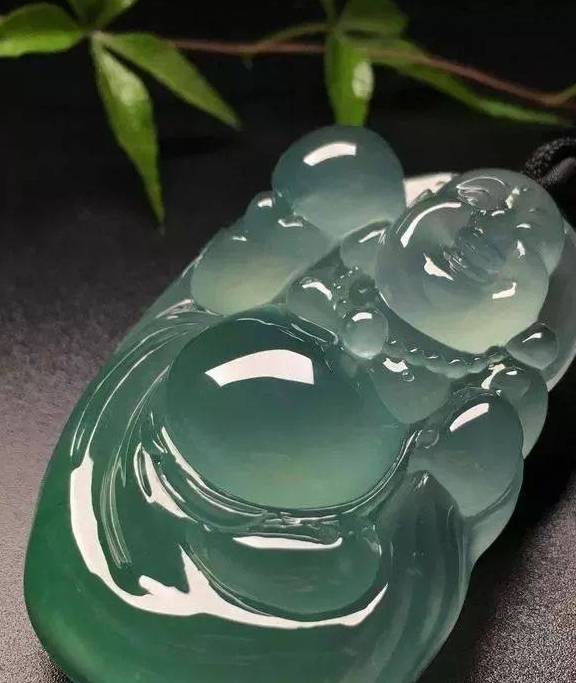 净重55g价值1500万！这件翡翠观音有点贵  第8张