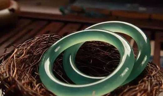 净重55g价值1500万！这件翡翠观音有点贵  第13张