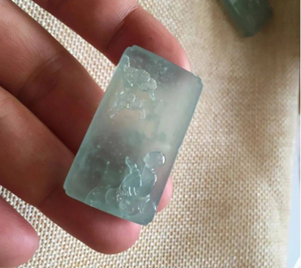 纹、裂、脏、棉，哪个对翡翠价值的影响最大  第5张