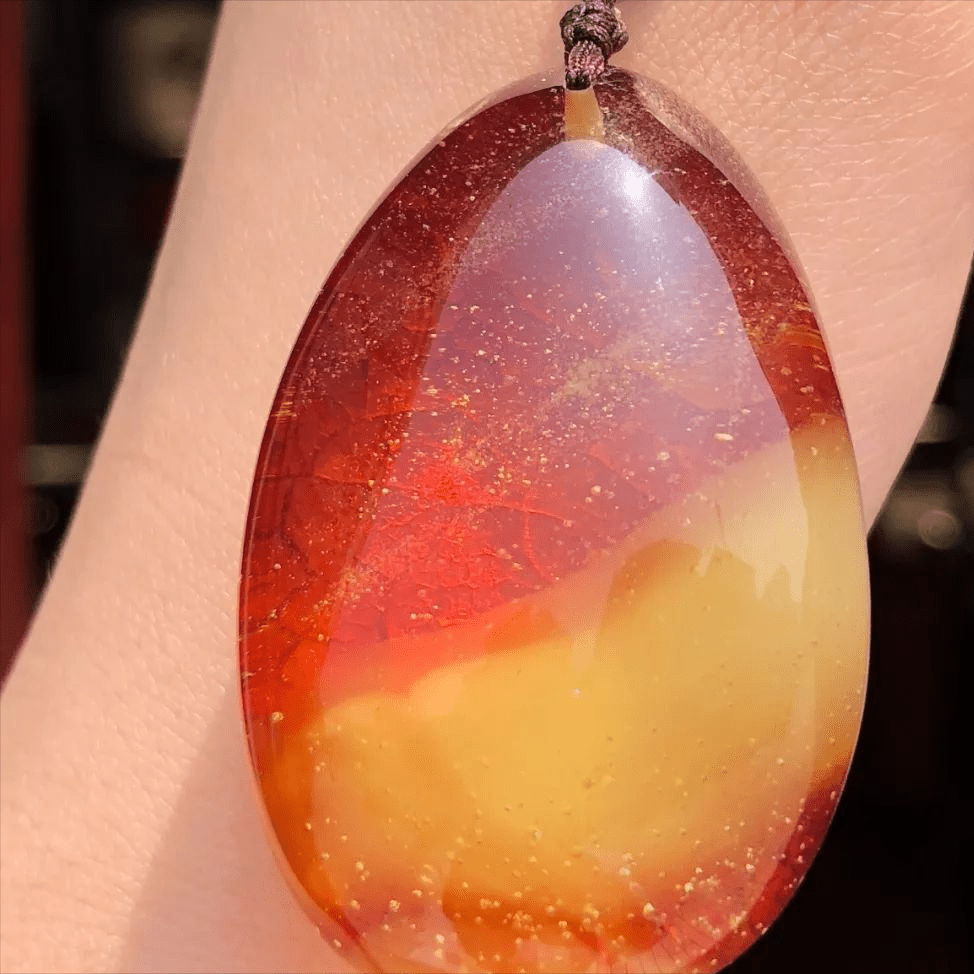 为什么蜜蜡是世界上最轻的宝石?有很多“弱点”!  第2张