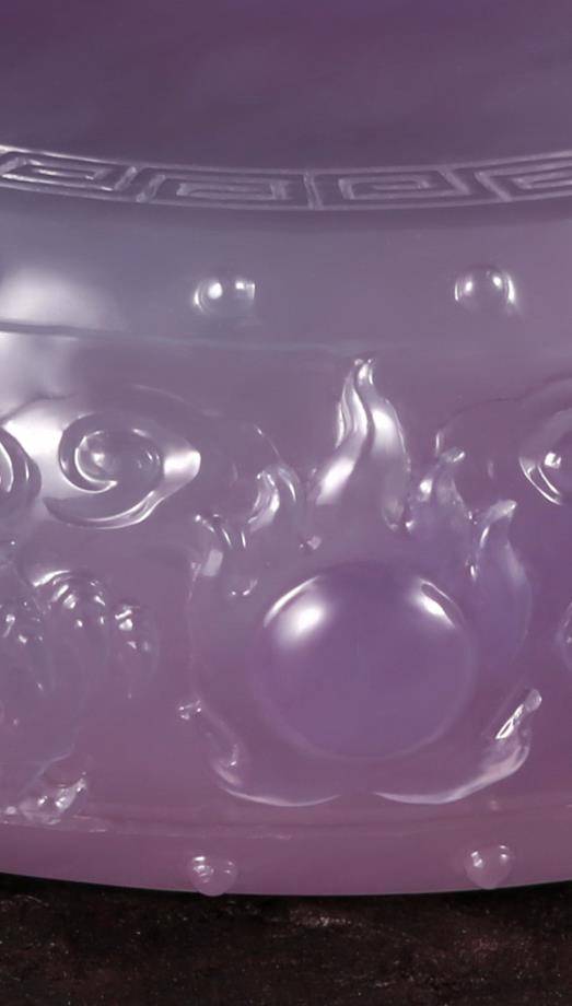 紫罗兰翡翠玉石雕刻的战鼓，为何差异那么大？  第3张