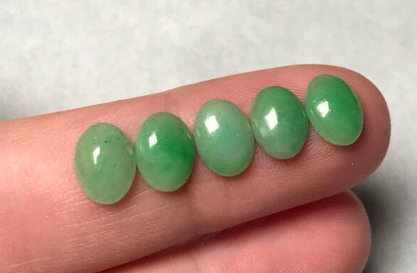 一个小小的翡翠蛋面，为何却有着高昂的价格？  第4张