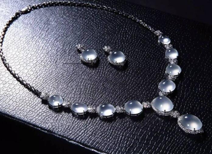 一个小小的翡翠蛋面，为何却有着高昂的价格？  第7张