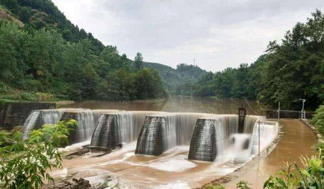 世界最贵的一条河流，生产全球95%的翡翠，军队24小时重兵把守  第2张