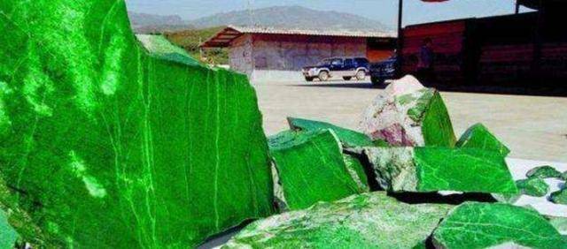 世界最贵的一条河流，生产全球95%的翡翠，军队24小时重兵把守  第4张