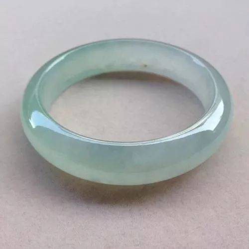 什么样的翡翠手镯最好？春带彩翡翠手镯，对它有多少了解呢？  第8张