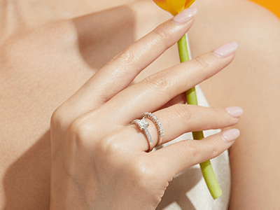 结婚戒指戴哪个手指?结婚戒指佩戴注意事项!  第1张