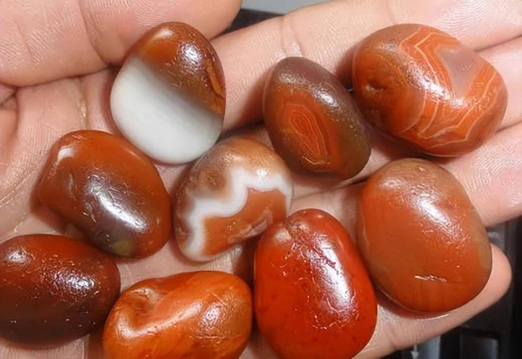 南红居然也有籽料?行里人叫它南红水籽  第1张