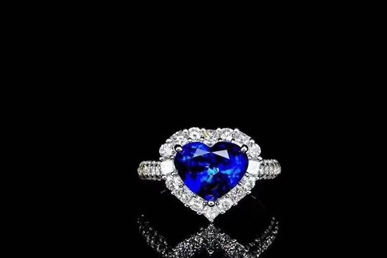 如何区分蓝宝石的好坏?肉眼分辨皇家蓝品质  第2张