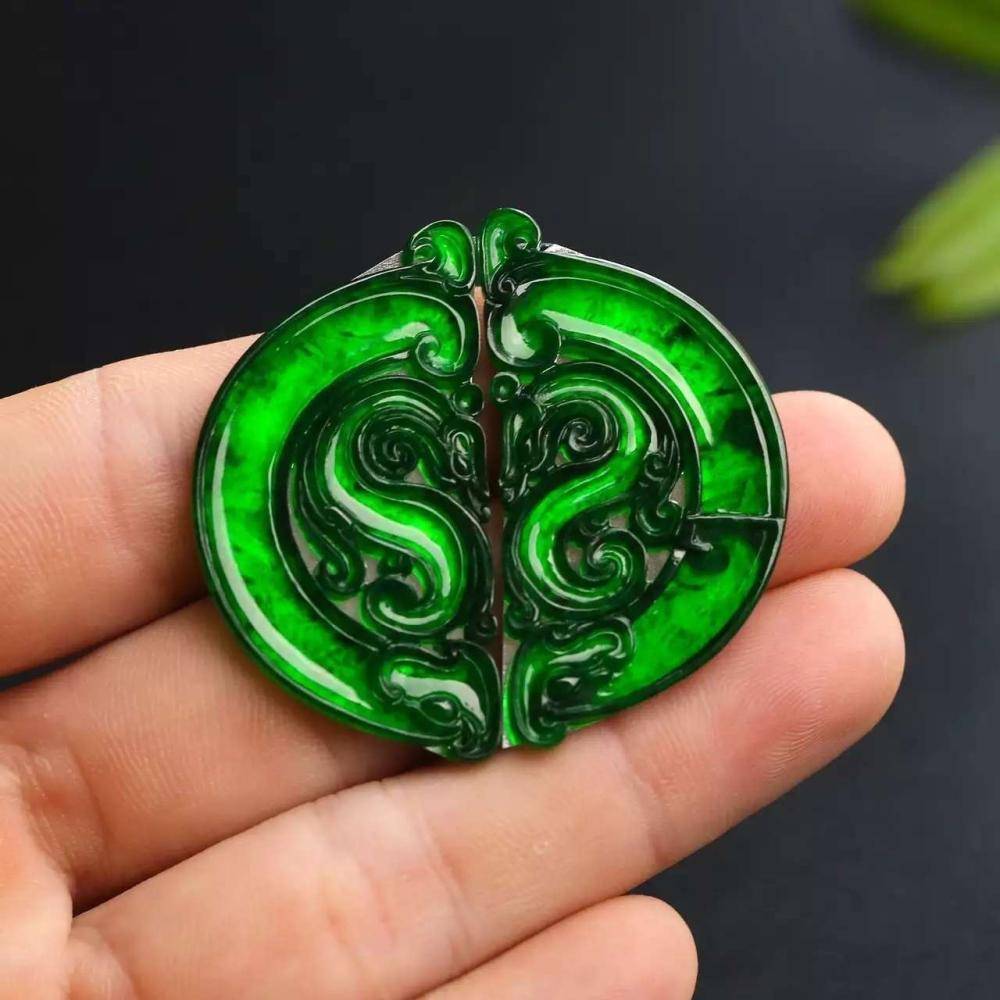 满绿翡翠几百块就能买到？不！你买到的是臭名昭著的薄水料  第2张