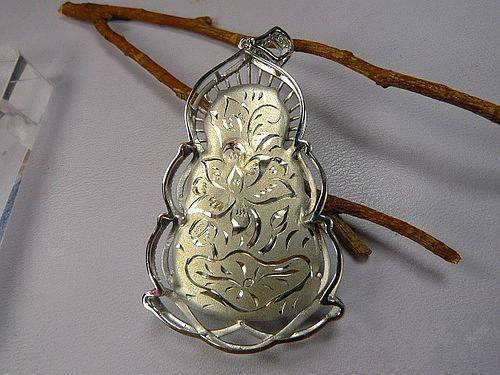 满绿翡翠几百块就能买到？不！你买到的是臭名昭著的薄水料  第10张