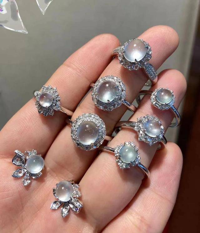 起莹、起胶、起刚，是高端翡翠才有的表现，你手上的翡翠有没有？  第5张