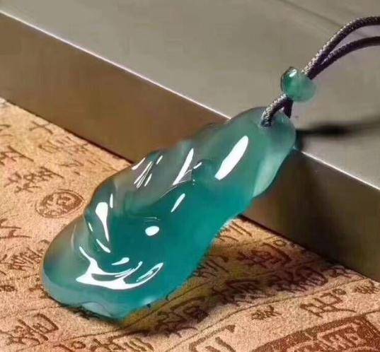 起莹、起胶、起刚，是高端翡翠才有的表现，你手上的翡翠有没有？  第8张