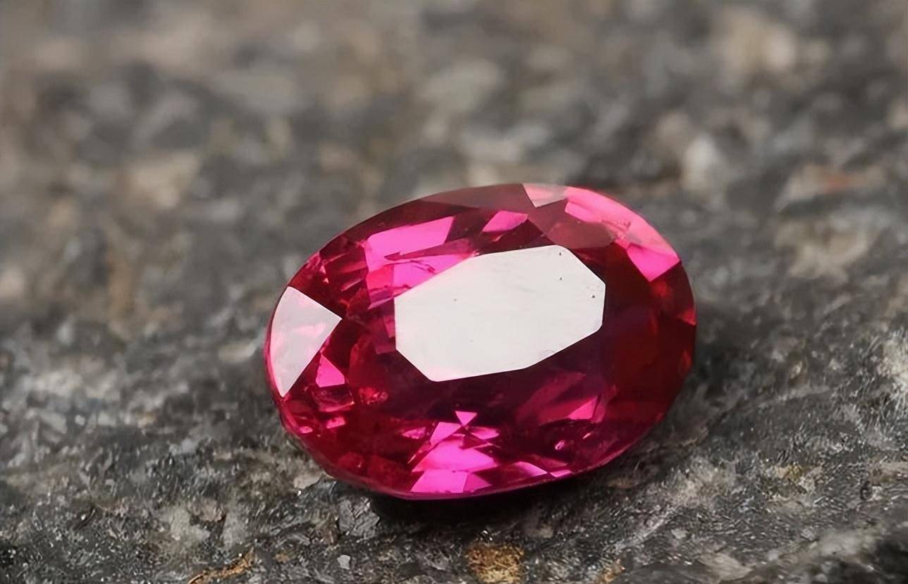 红宝石的价格高吗？求婚用红宝石的戒指好吗  第2张