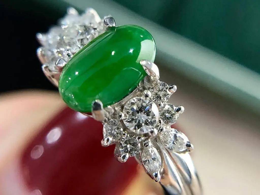 小小的翡翠戒指，价格为什么那么高？  第3张