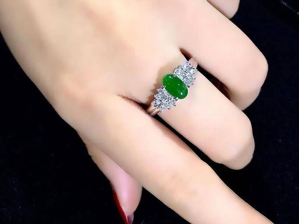 小小的翡翠戒指，价格为什么那么高？  第4张